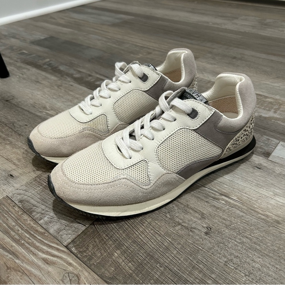 Sneakers - Picture 2 of 4